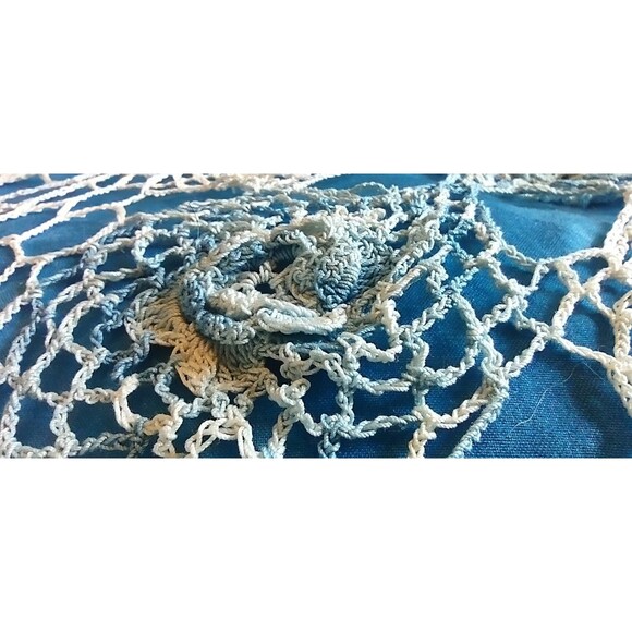 XLarge 26" Vintage Hand Crocheted Centerpiece Doily Blue White Ombre 3D - Picture 2 of 10